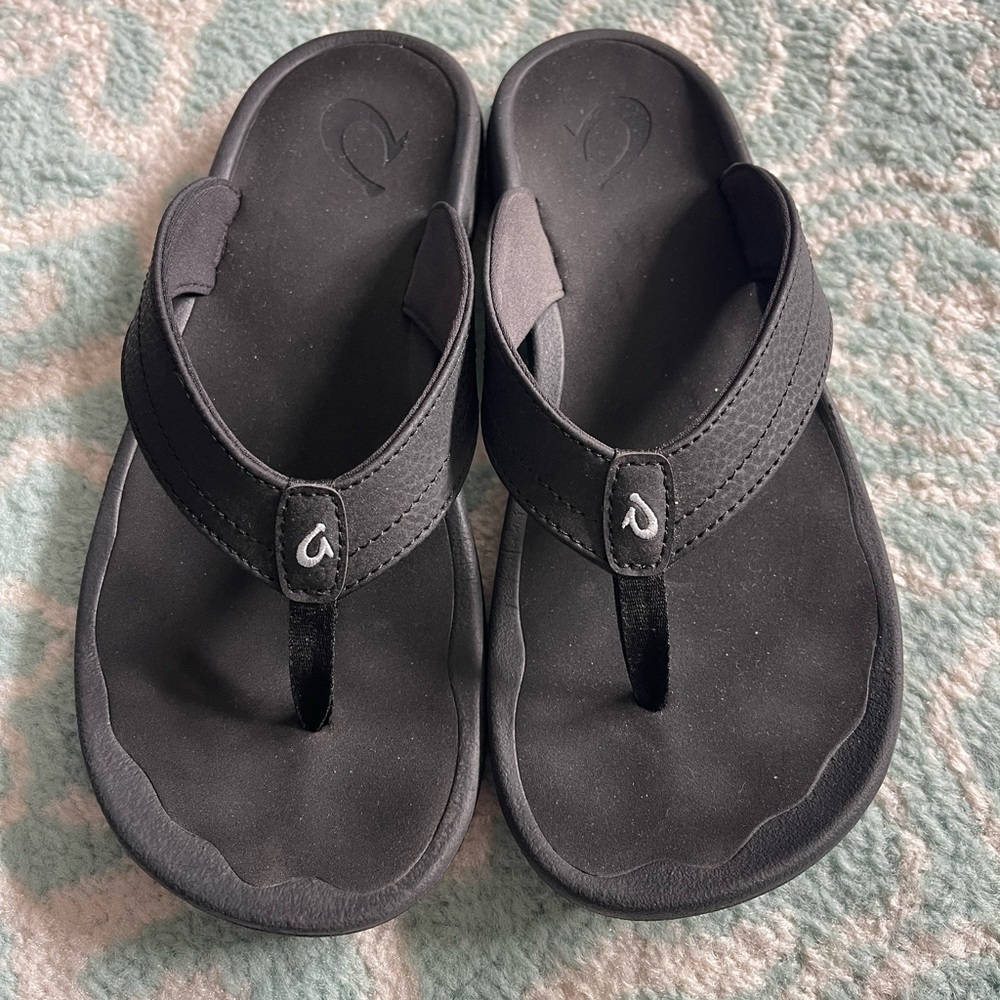 Women’s OluKai Black Sandals with Anatomical Footbed